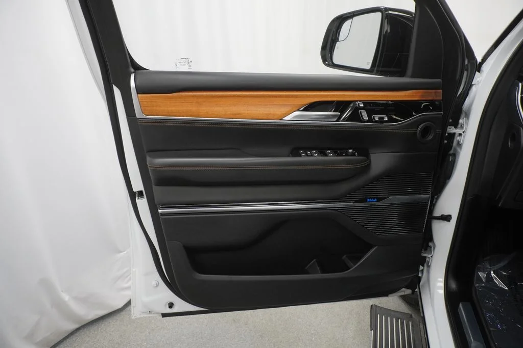 Used 2023 White Jeep Series III image 41