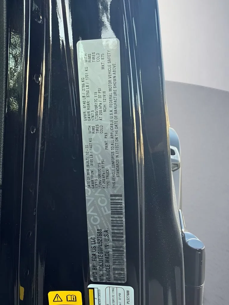 Used 2023  Jeep Mojave image 30