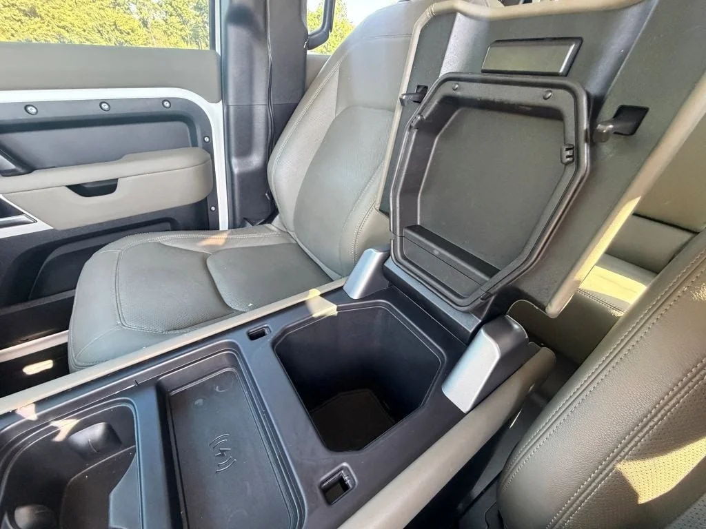Used 2024 Fuji White Land Rover 110 P300 S w/ Air Suspension, Black Exterior Pkg & Tow Hitch image 15