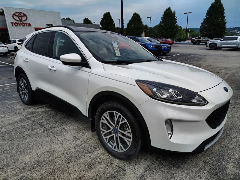 Used 2020 White Ford SEL image 3