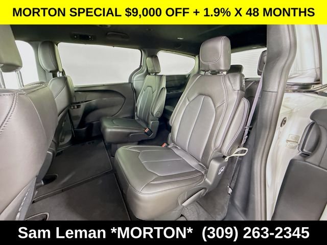 New 2026 Bright White Clear-Coat Exterior Paint Chrysler Select image 23