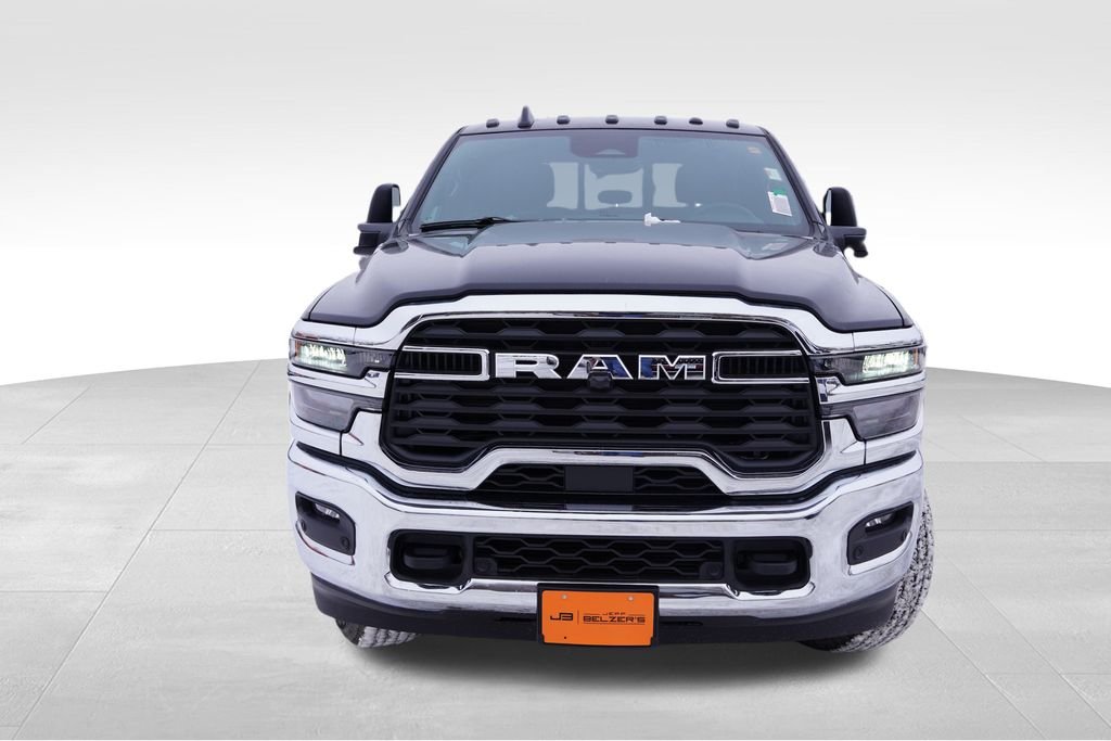 New 2026 Diamond Black Crystal Pearl-Coat Exterior Paint RAM Tradesman image 8