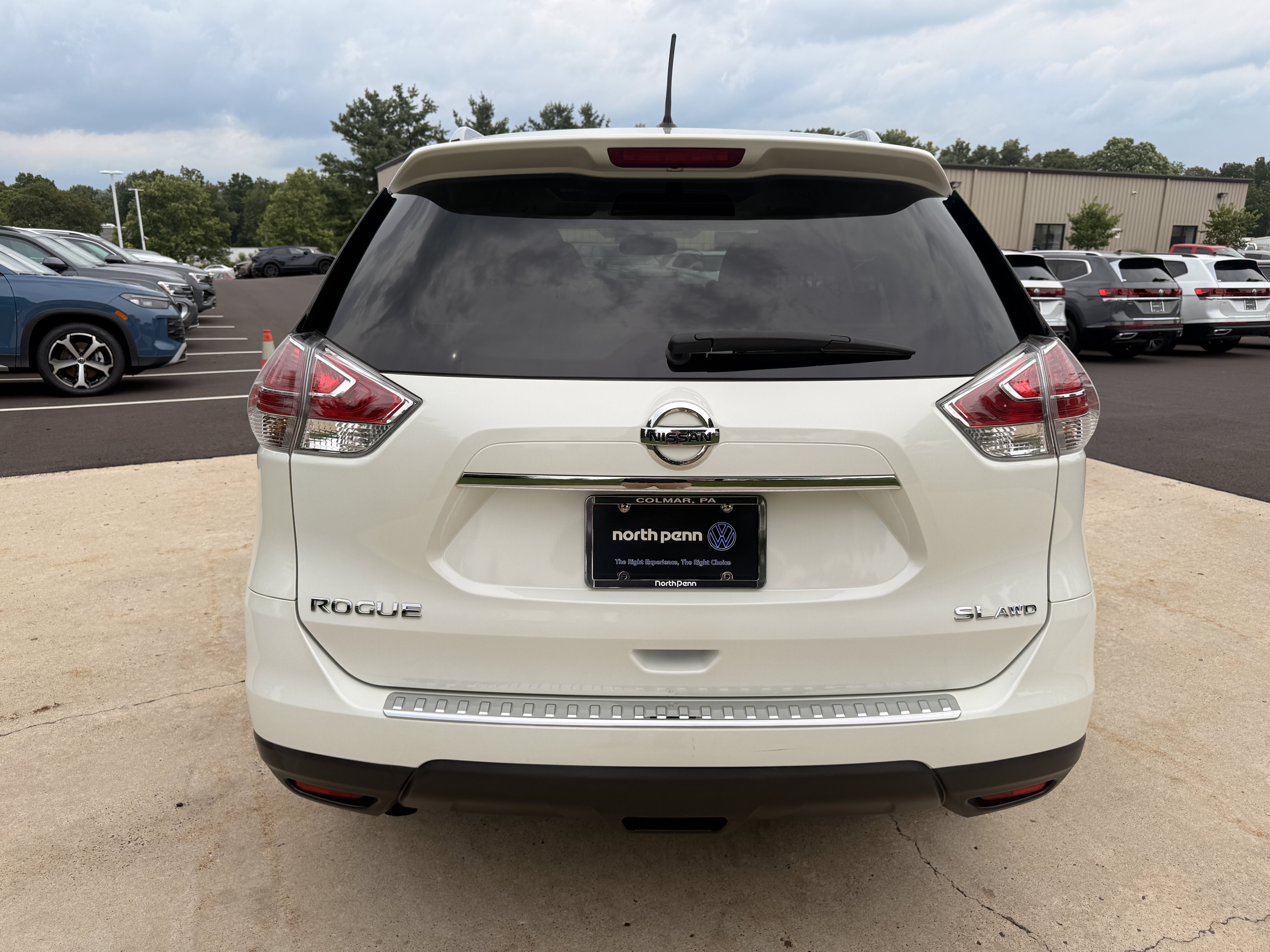 Used 2016 Pearl White Nissan SL image 15