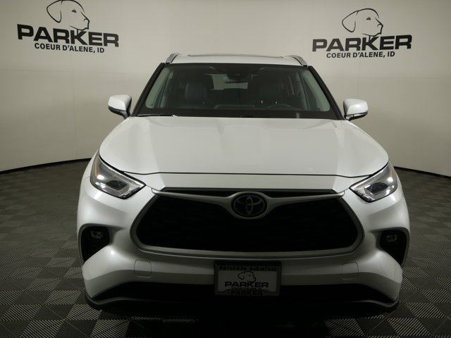 Used 2023 Wind Chill Pearl Toyota XLE image 3