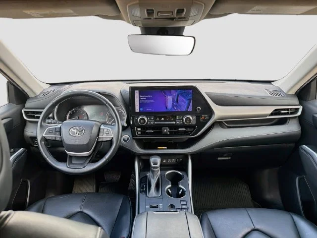 Certified Used 2023  Toyota XLE image 26