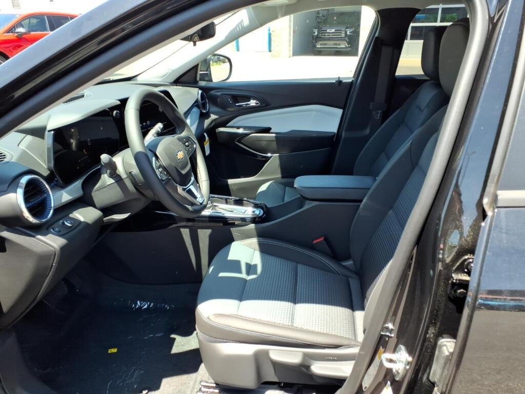 New 2026 Mosaic Black Metallic Chevrolet LT image 7