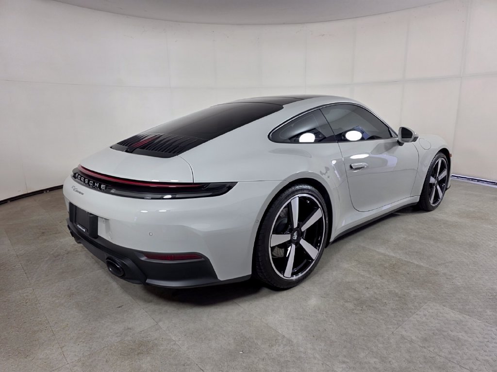 Used 2025  Porsche  image 4