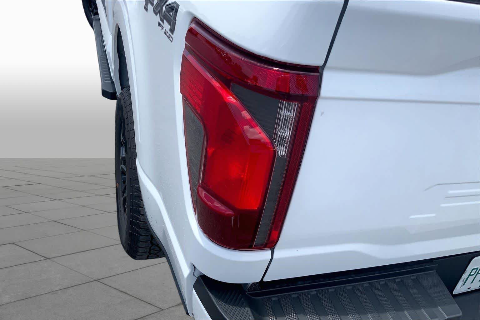 New 2026 Oxford White Ford XLT image 14