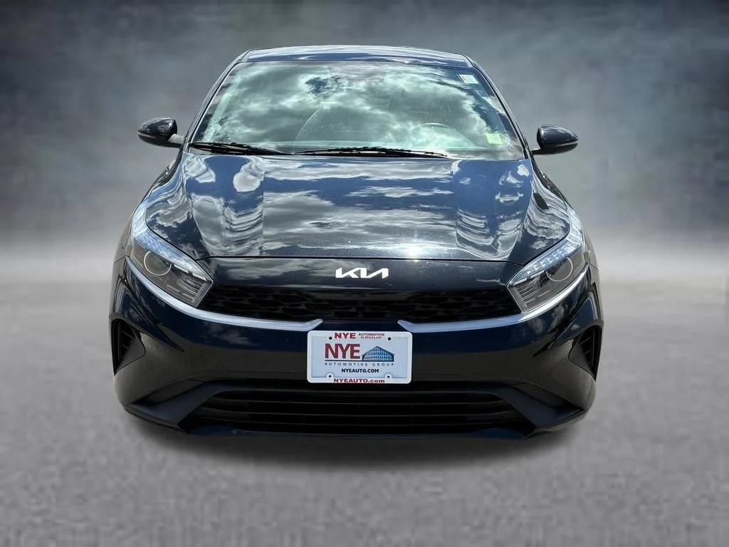 Used 2022 Aurora Black Kia LXS image 9