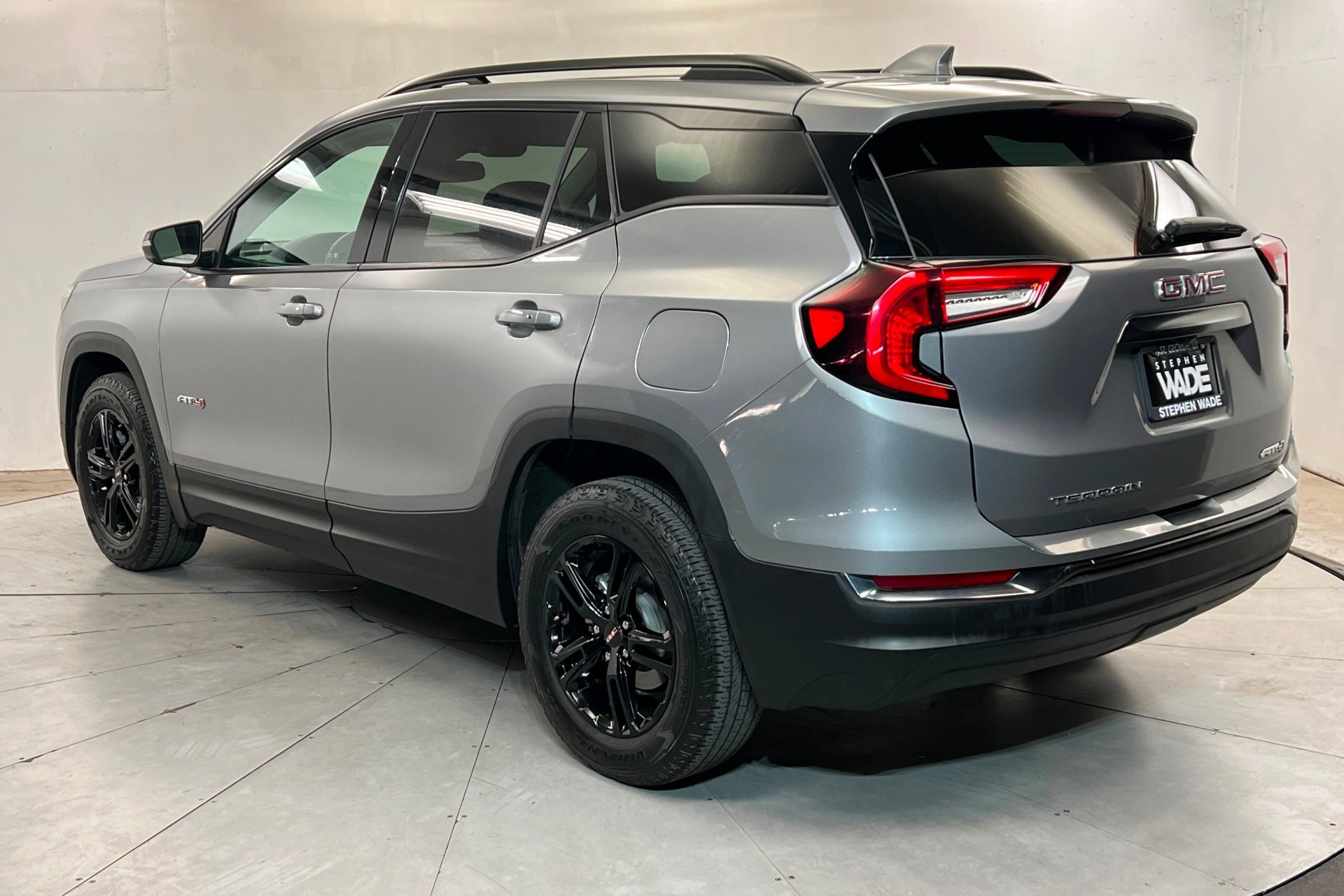 Used 2023 Sterling Metallic GMC AT4 image 3