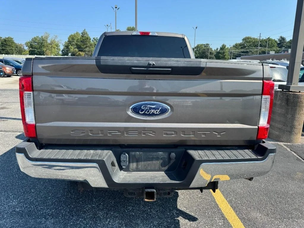 Used 2018 Stone Gray Metallic Ford XLT image 10