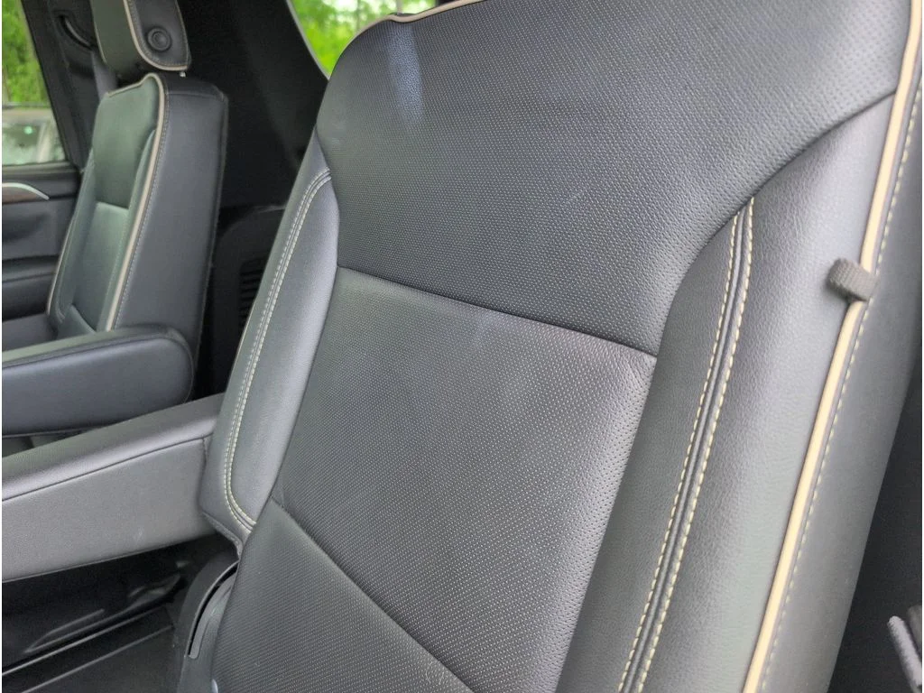 Used 2023 WHITE Chevrolet 2WD 4dr Premier image 31
