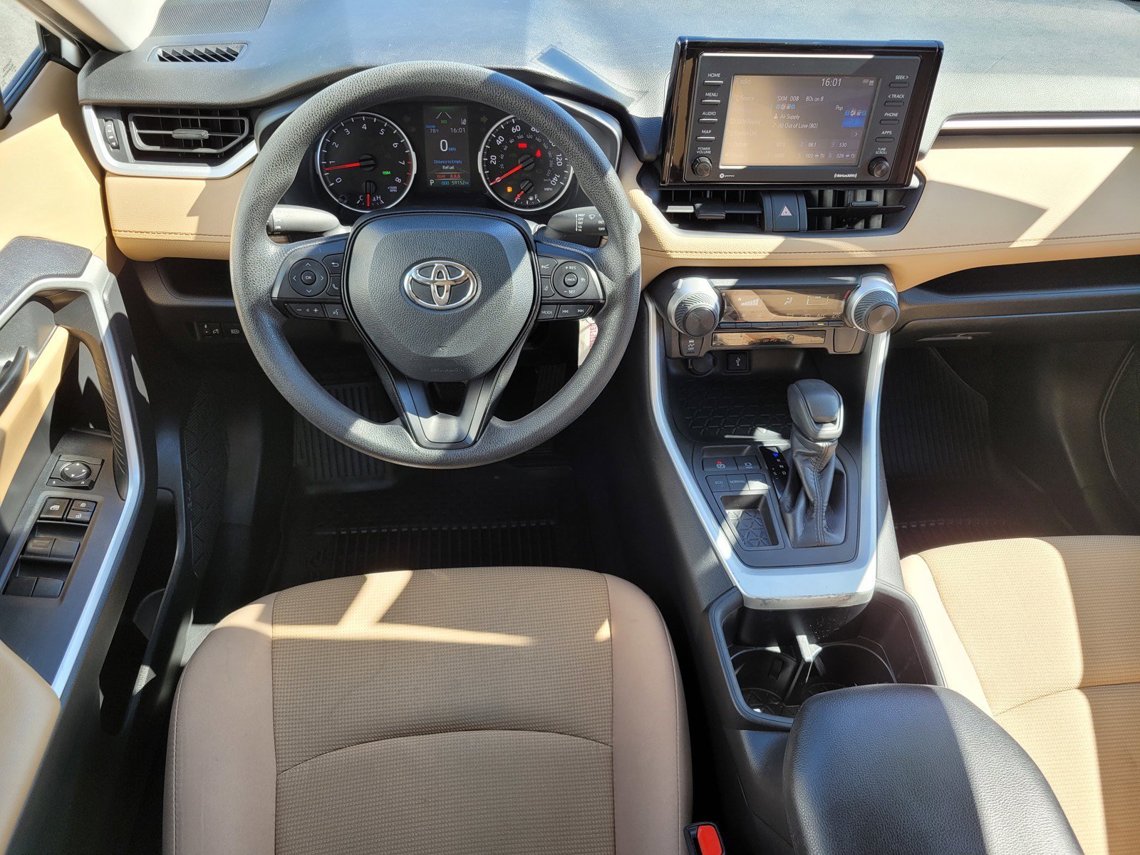 Used 2022  Toyota LE image 13