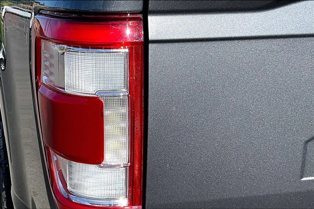 Used 2022 Gray Ford Lariat image 31