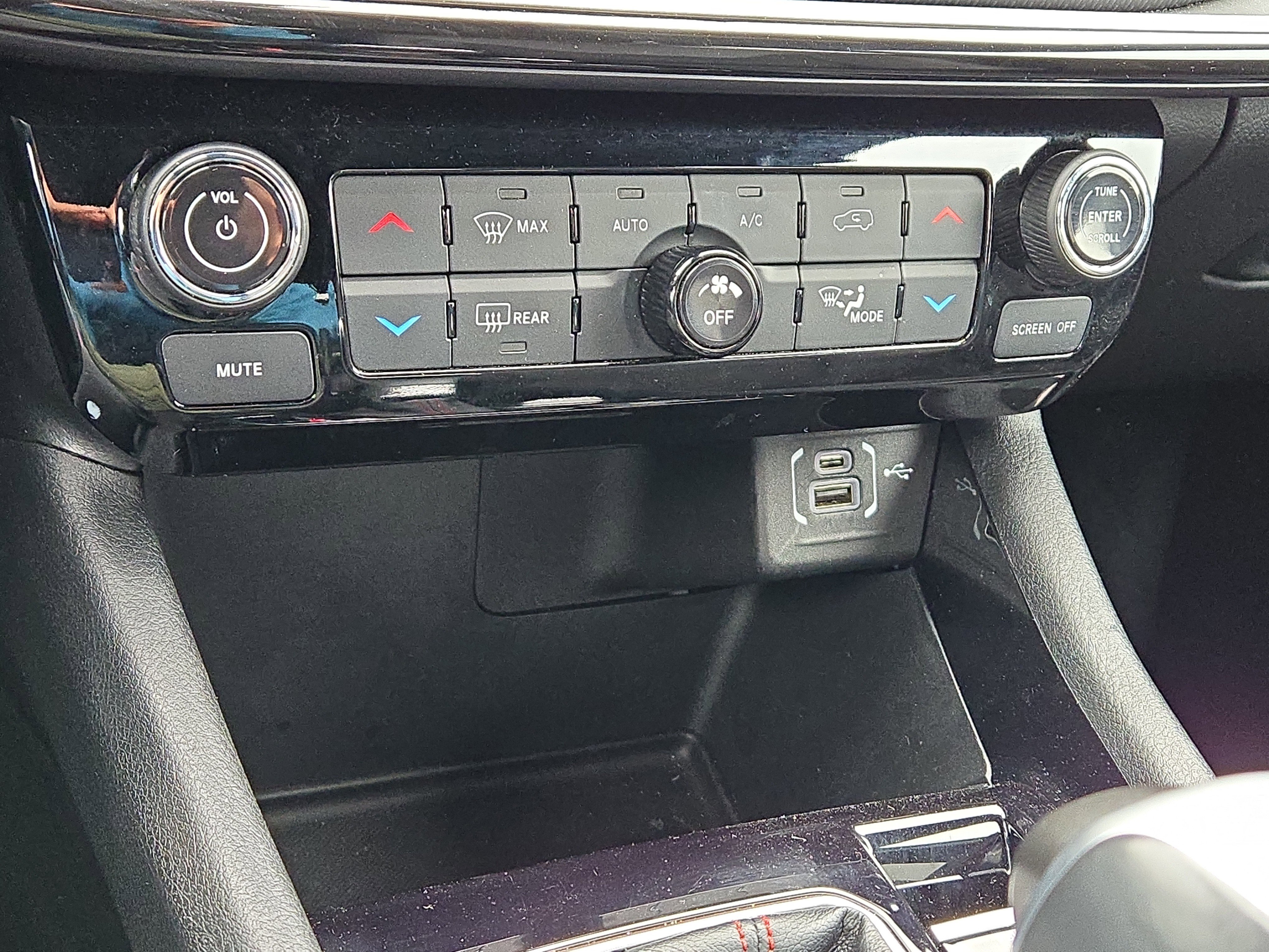 Certified Used 2025 Bright White Clearcoat Jeep Trailhawk image 27