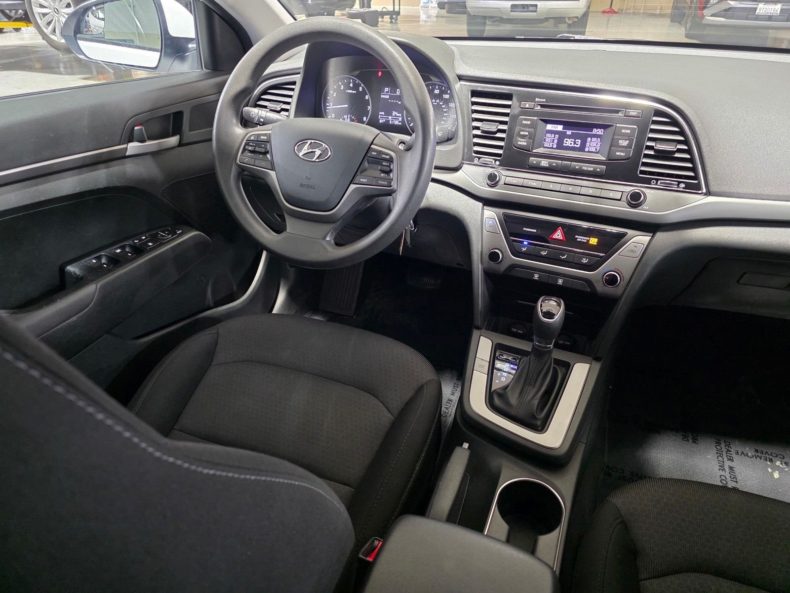 Used 2018 Quartz White Pearl Hyundai SE image 19