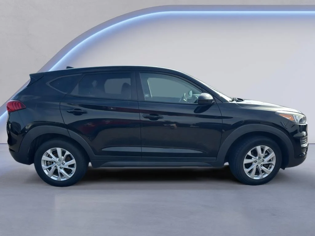 Used 2019 Black Noir Pearl Hyundai SE image 5