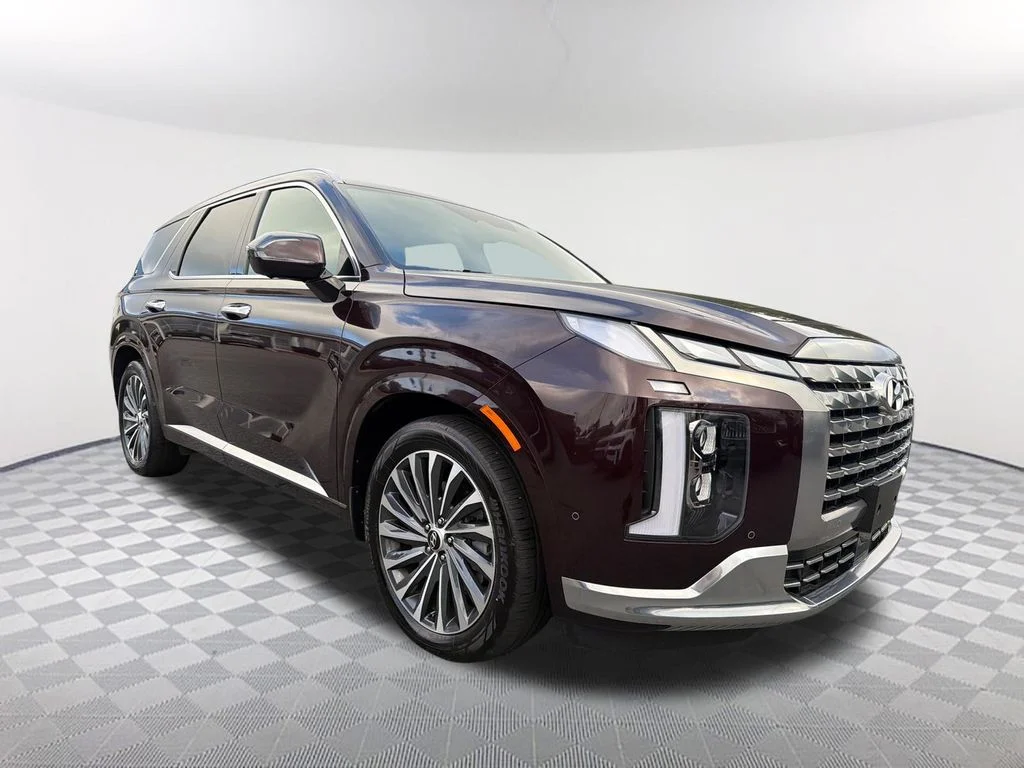 Used 2025 Red Hyundai Calligraphy image 3