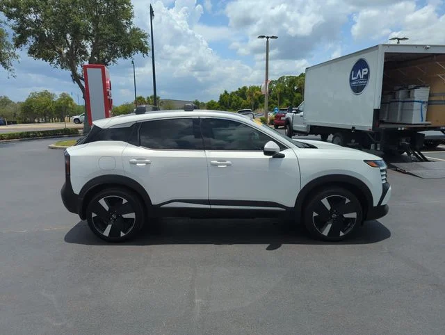 Used 2025 White Nissan SR image 3