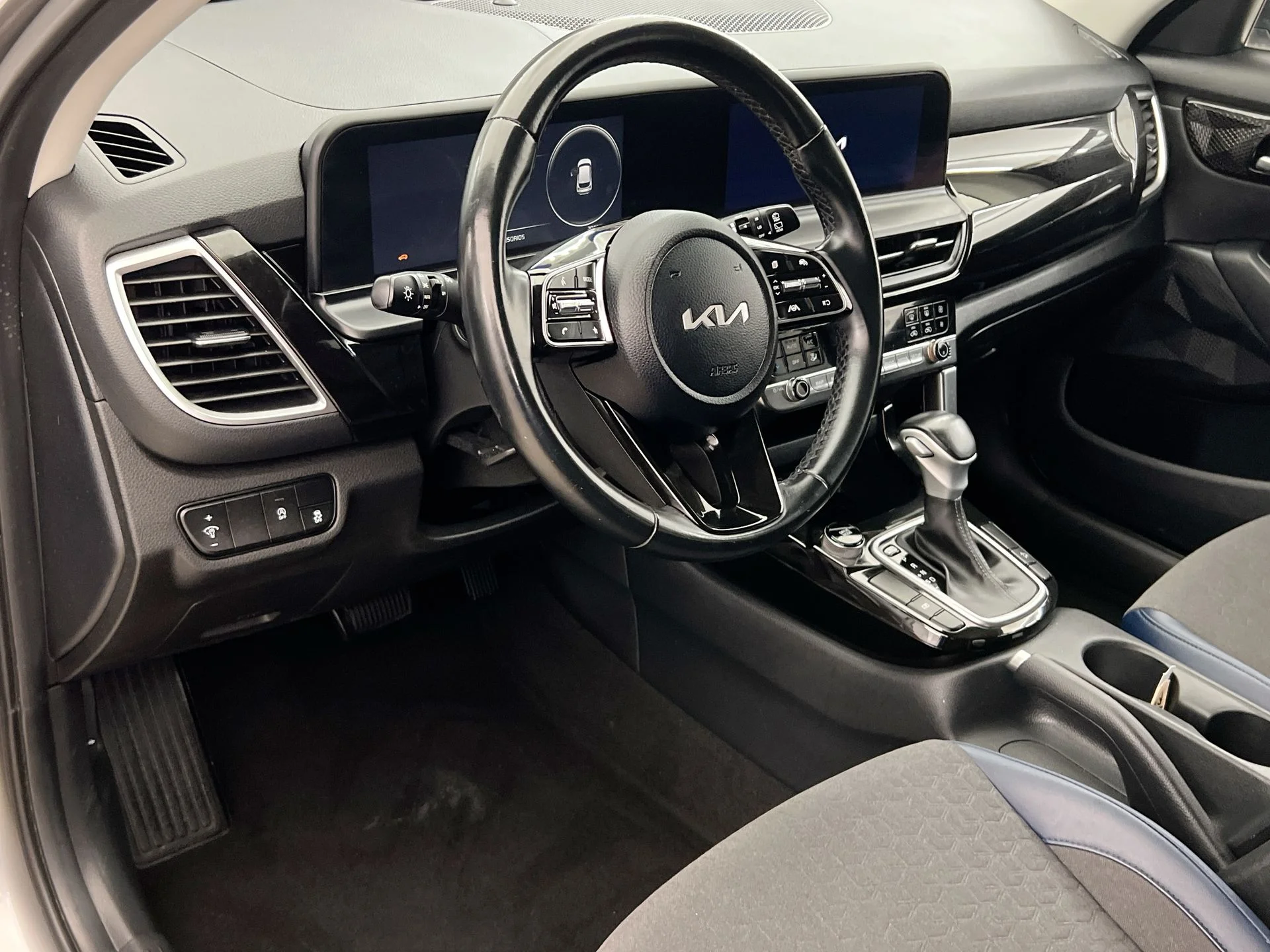 Used 2024 Gray Kia S image 7