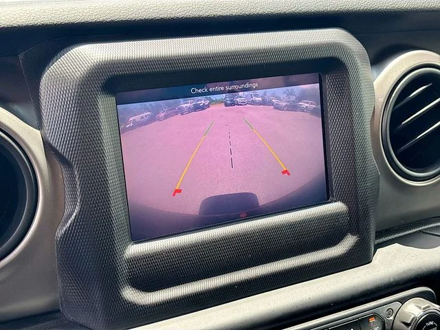 Used 2020 Red Jeep Sport S image 14