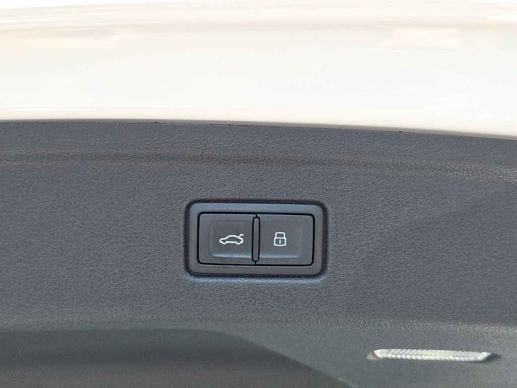Used 2024 White Audi  image 16