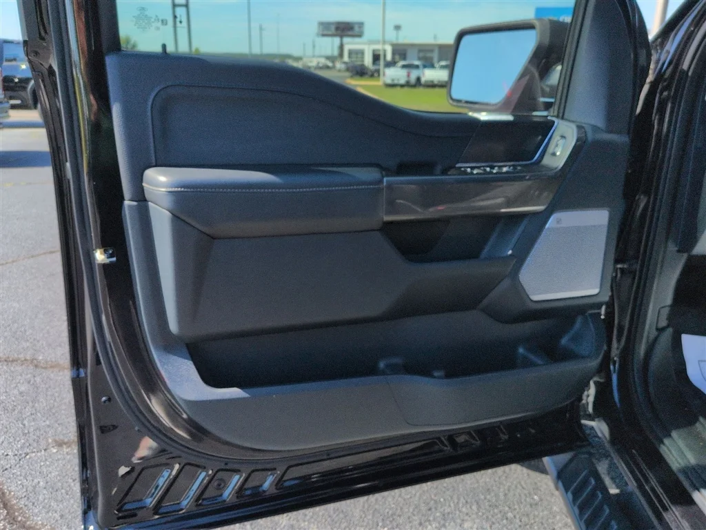 Used 2023 Black Ford XLT image 23