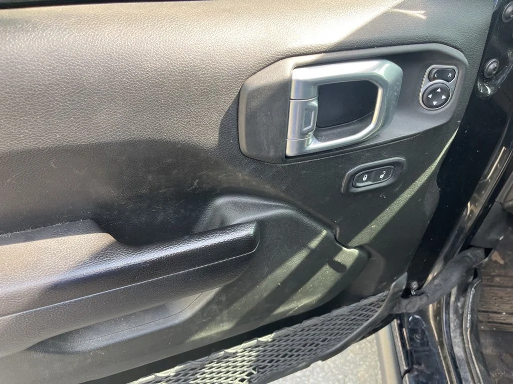 Used 2022 Black Jeep Mojave image 18