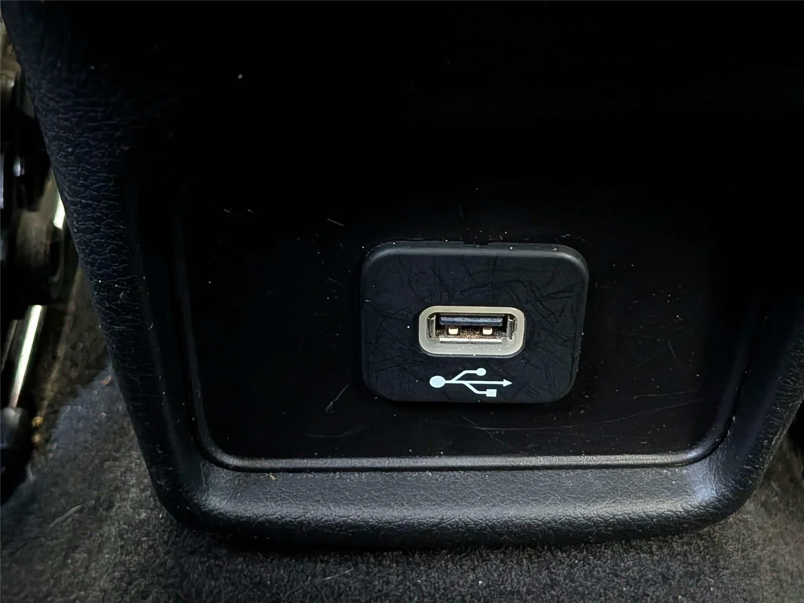Used 2021  Jeep Latitude image 14