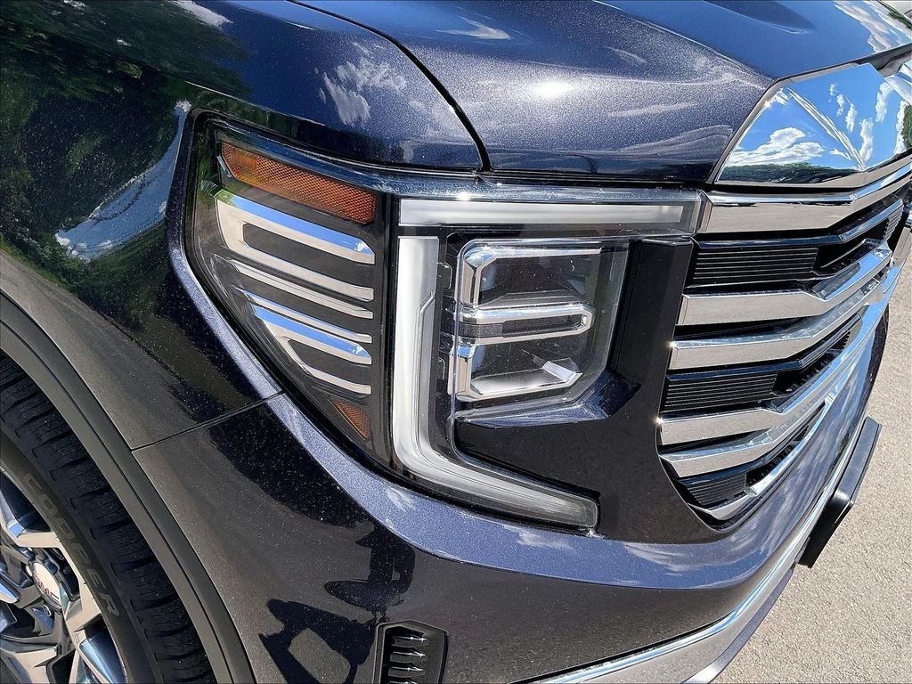 Used 2022 Silver GMC SLT image 31
