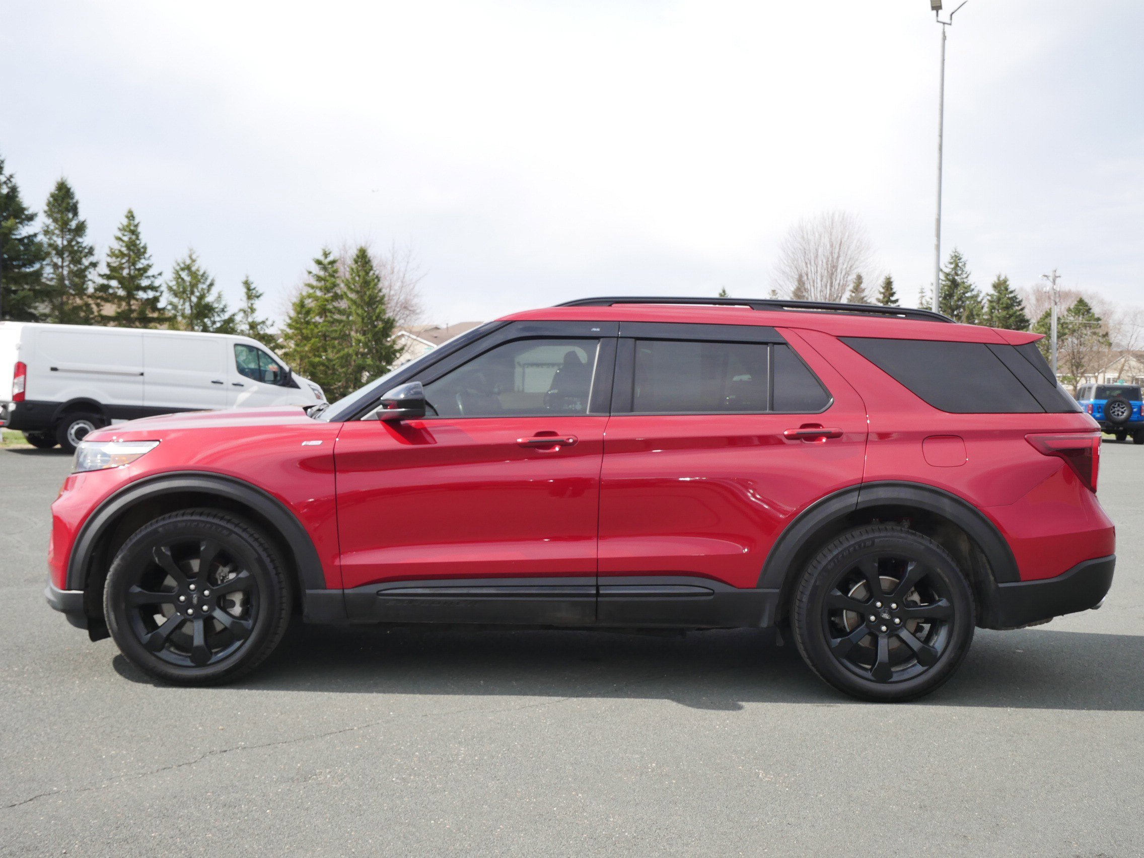 Used 2022 Ford Explorer ST-LINE with VIN 1FMSK8KH5NGC17297 for sale in Hastings, Minnesota