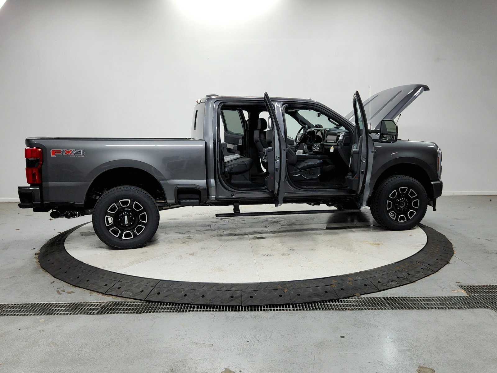 New 2027 Carbonized Gray Metallic Ford F-250® Platinum® image 17