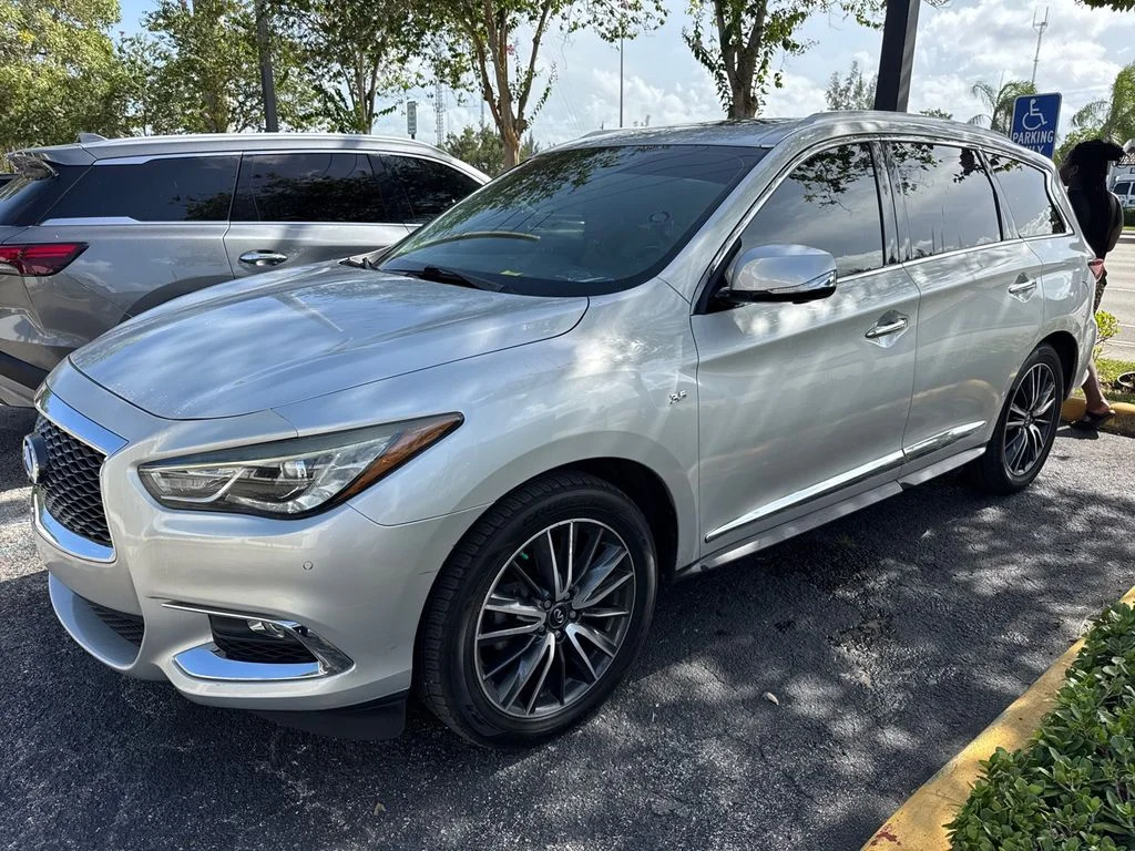 Used 2019 Silver INFINITI LUXE image 1