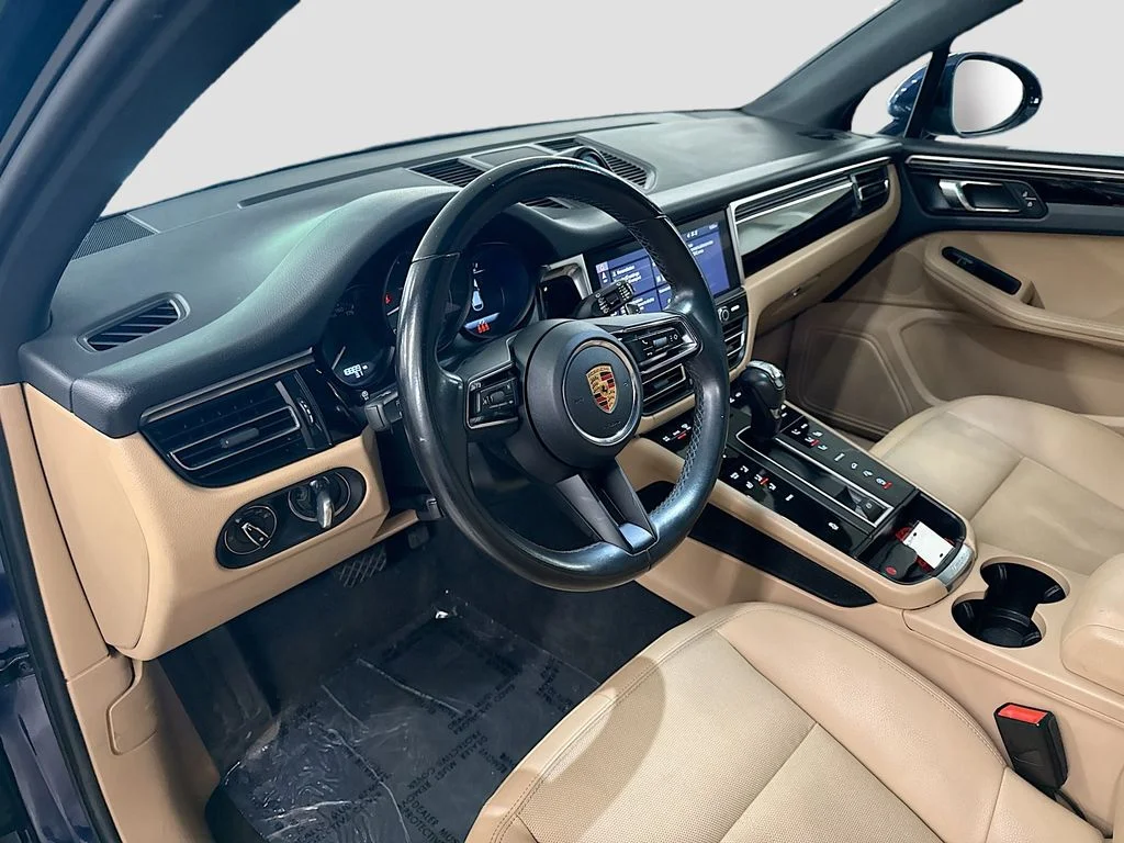 Used 2022  Porsche Base image 10