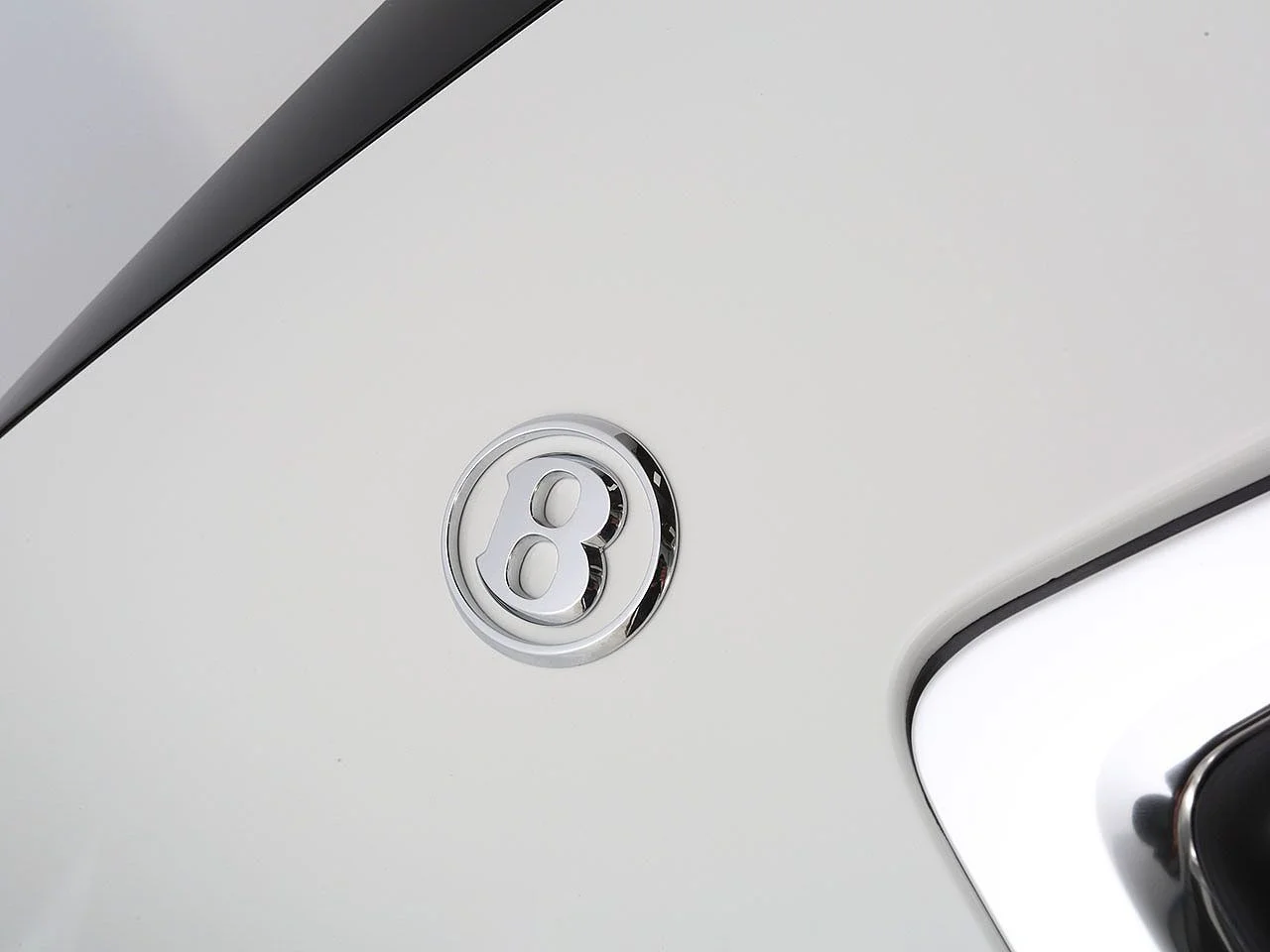 New 2026 White Bentley  image 15