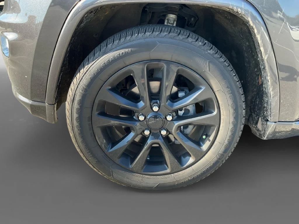 Used 2020 Gray Jeep Altitude image 11