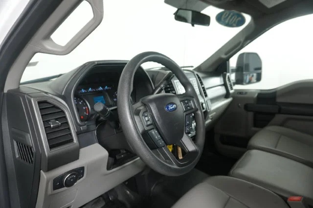 Used 2019 Oxford White Ford XL image 17