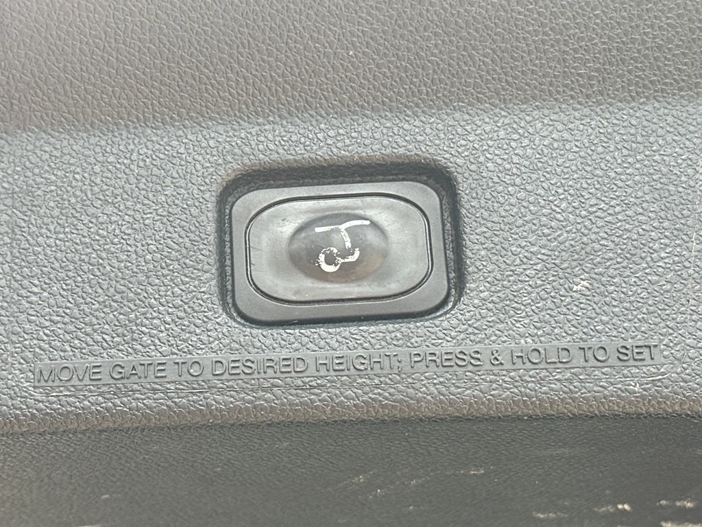 Used 2018 White Platinum Metallic Tri-Coat Ford XLT image 39