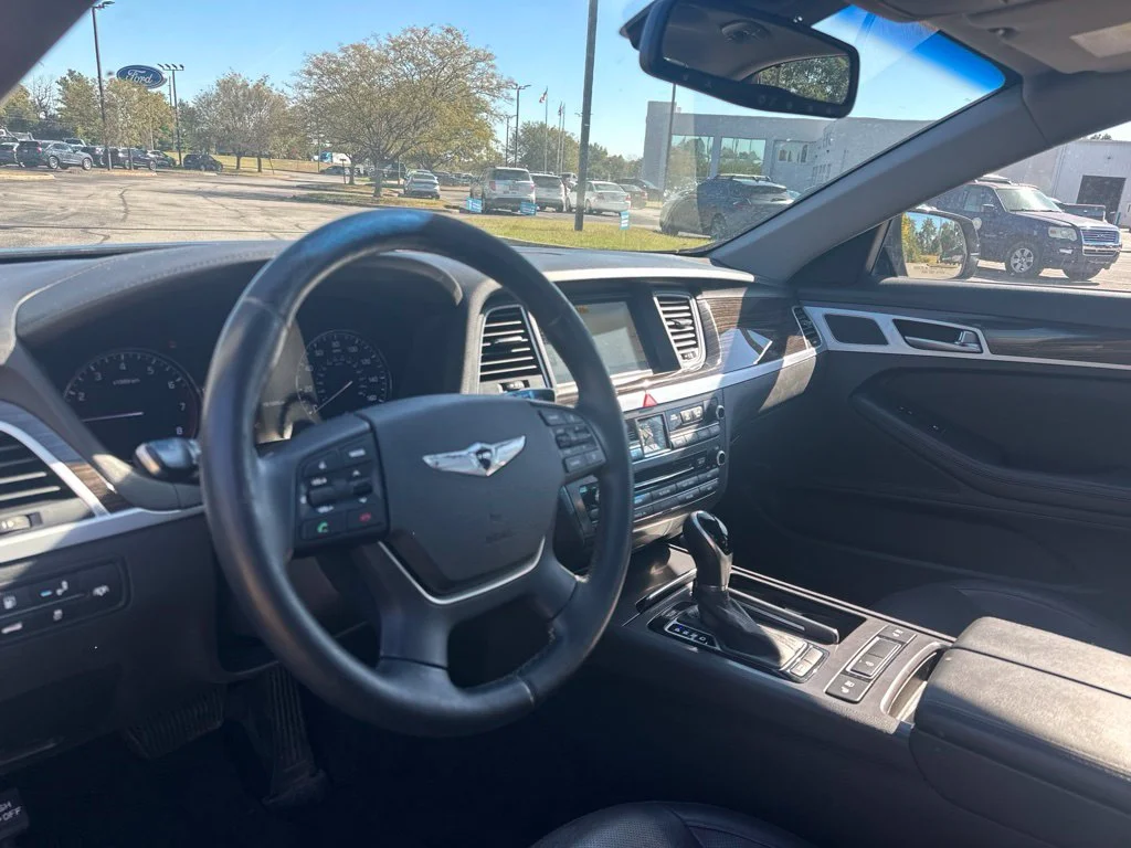 Used 2015 Black Hyundai 3.8 image 10