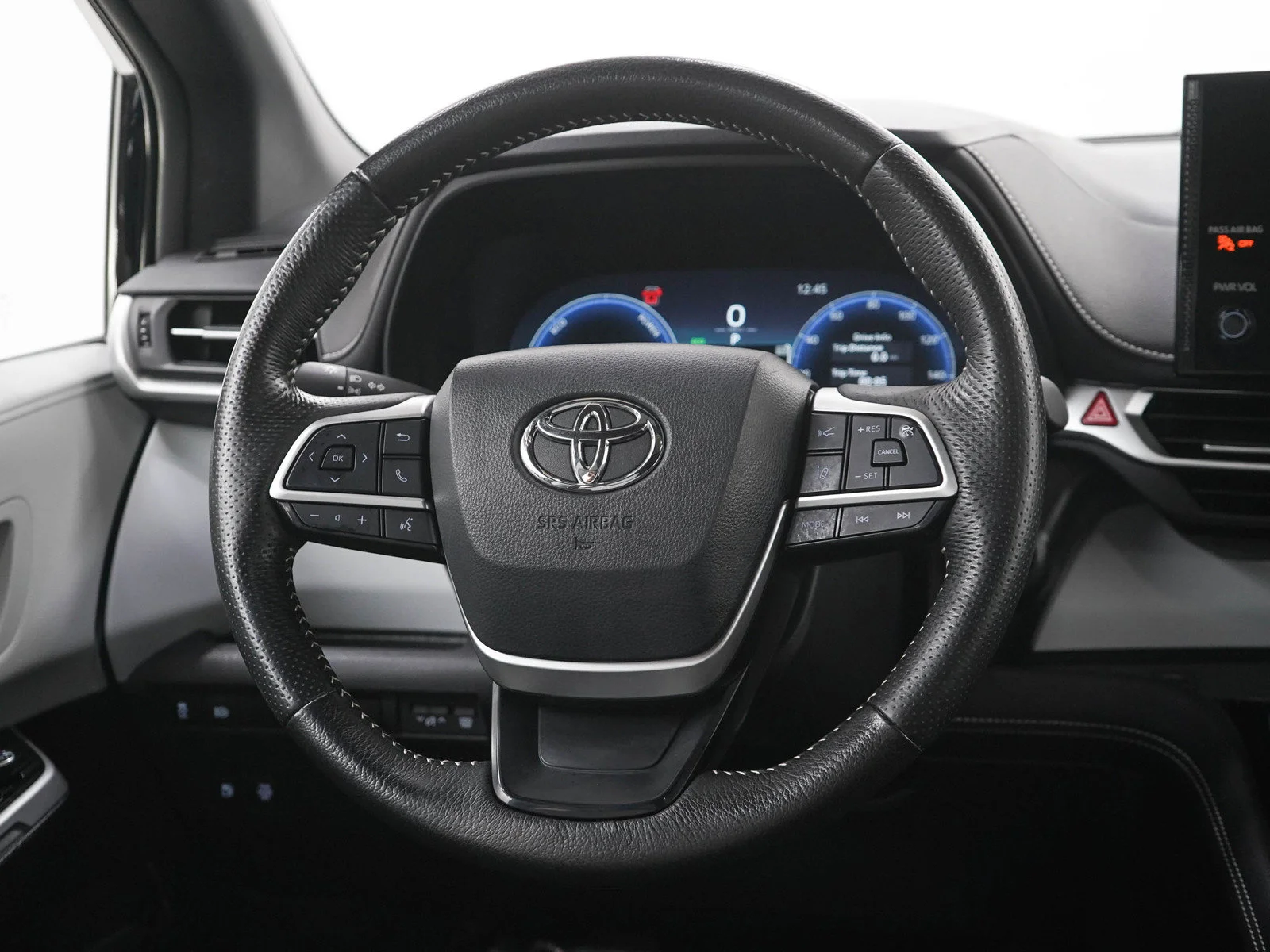 Used 2025  Toyota  image 18
