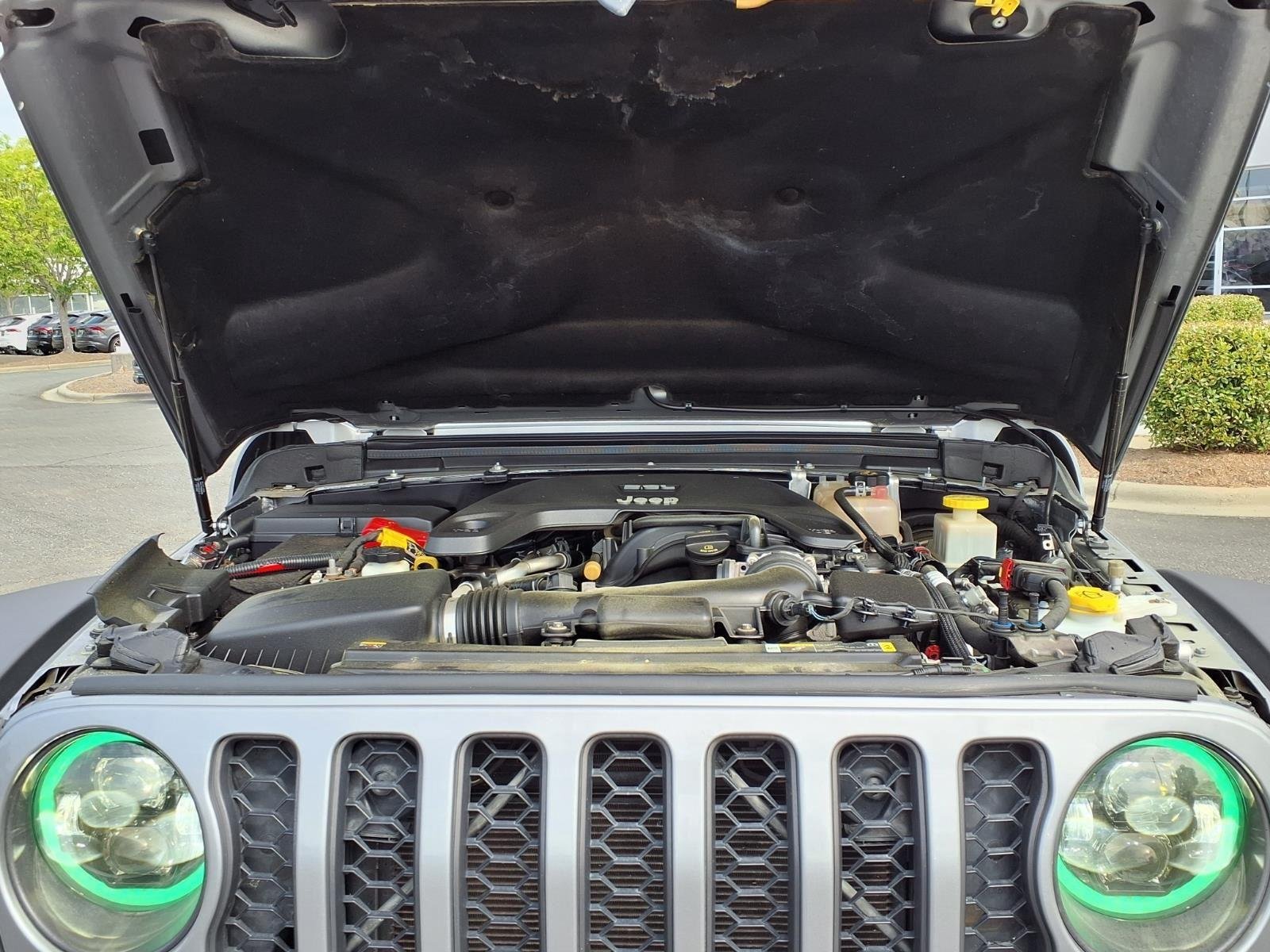Used 2021 Billet Silver Metallic Clearcoat Jeep Mojave image 29