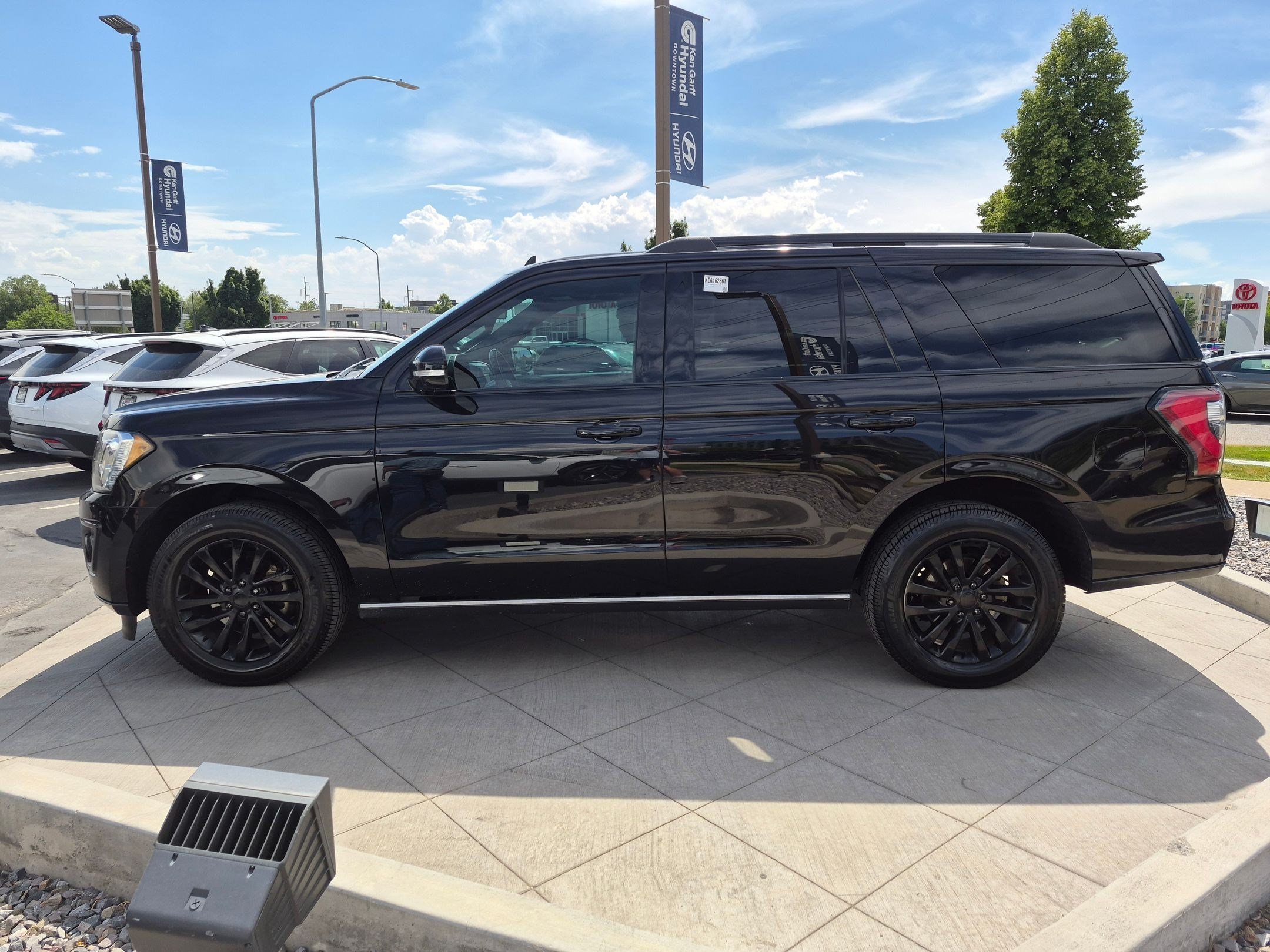 Used 2019 White Ford Limited image 7
