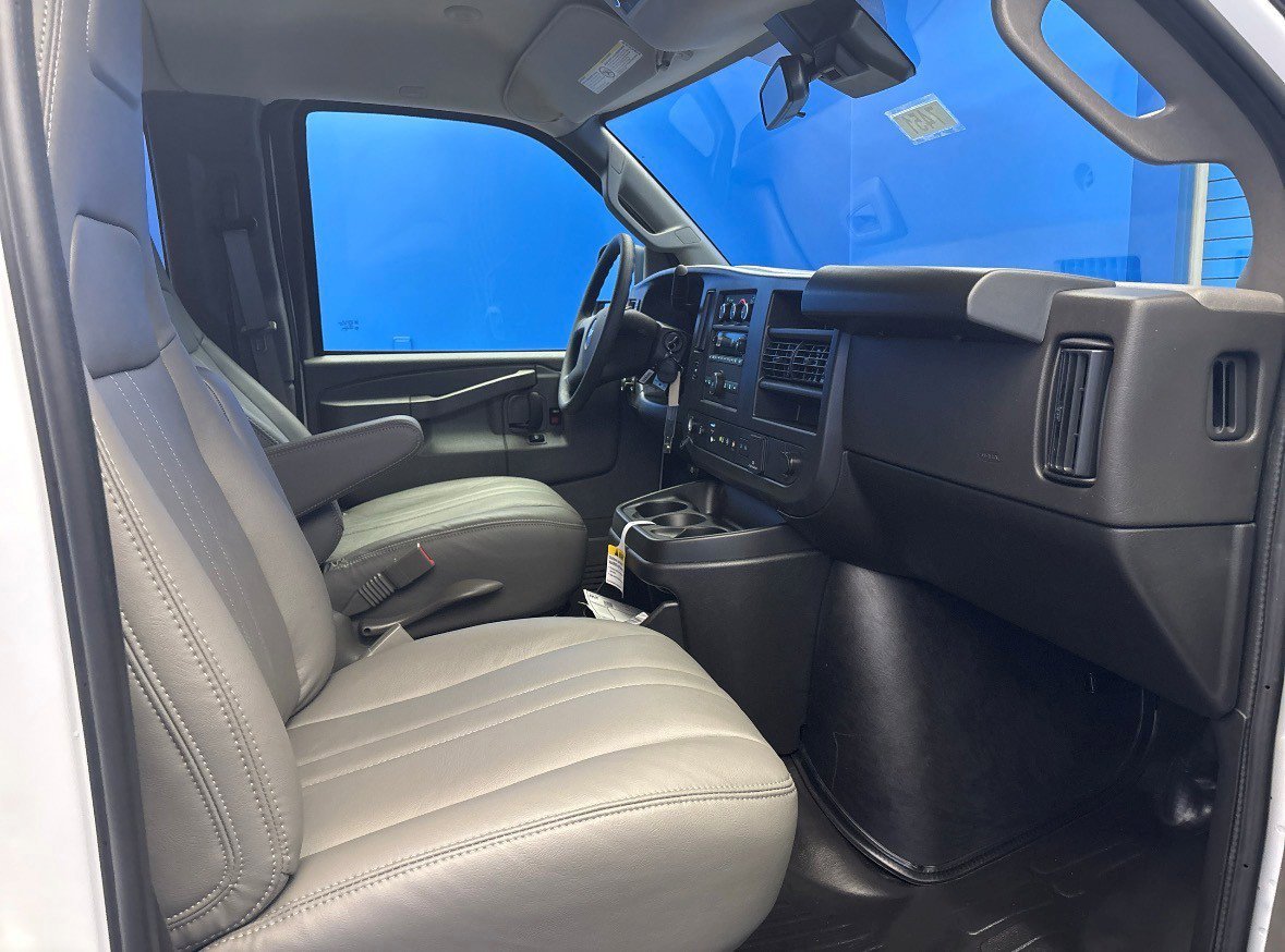 2025 Chevrolet Express Passenger LS - Photo 19