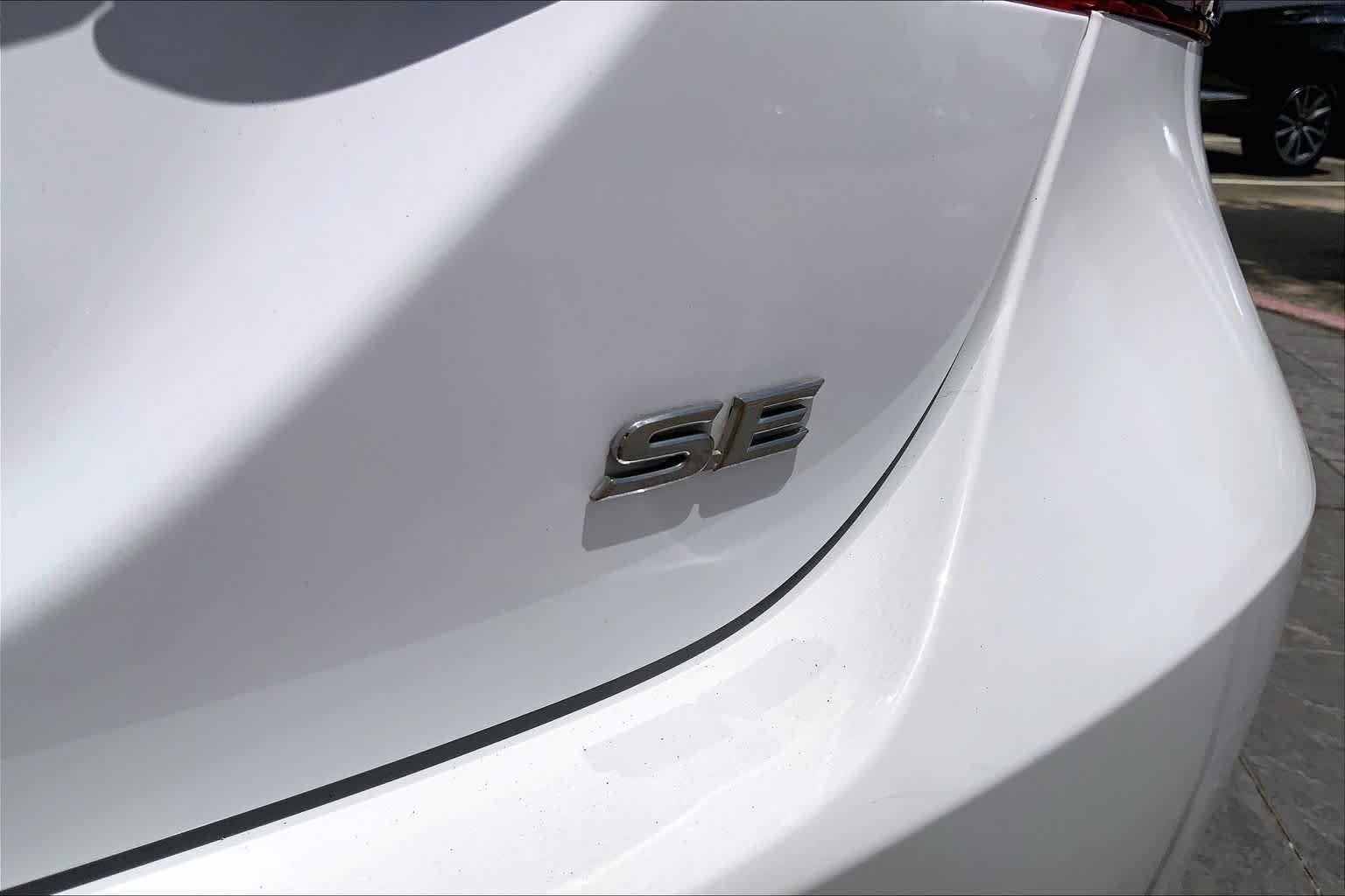 Used 2019 Super White Toyota SE image 10
