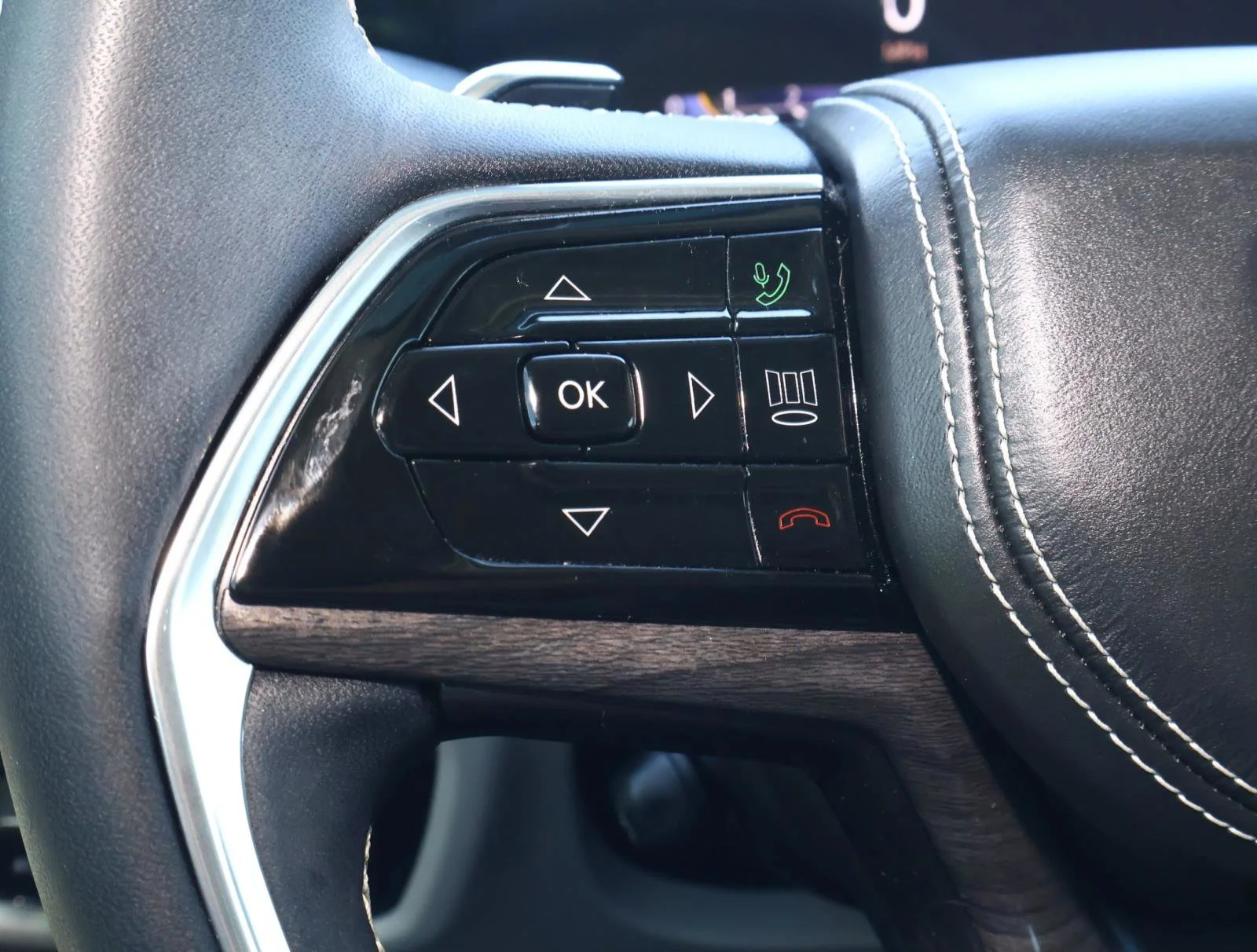 2023 Jeep Grand Cherokee Overland - Photo 24