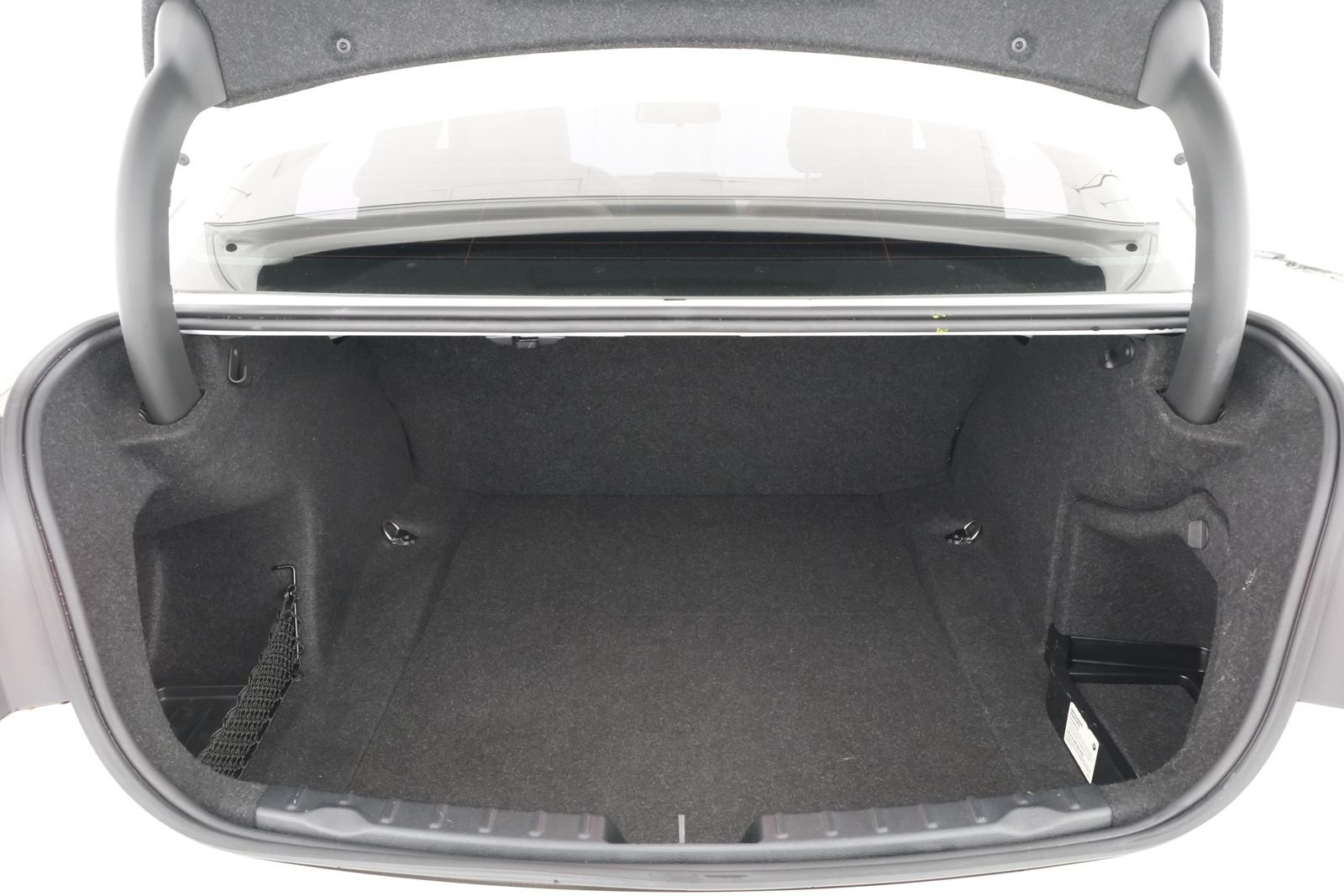 Used 2018 Alpine White BMW 320i xDrive image 36