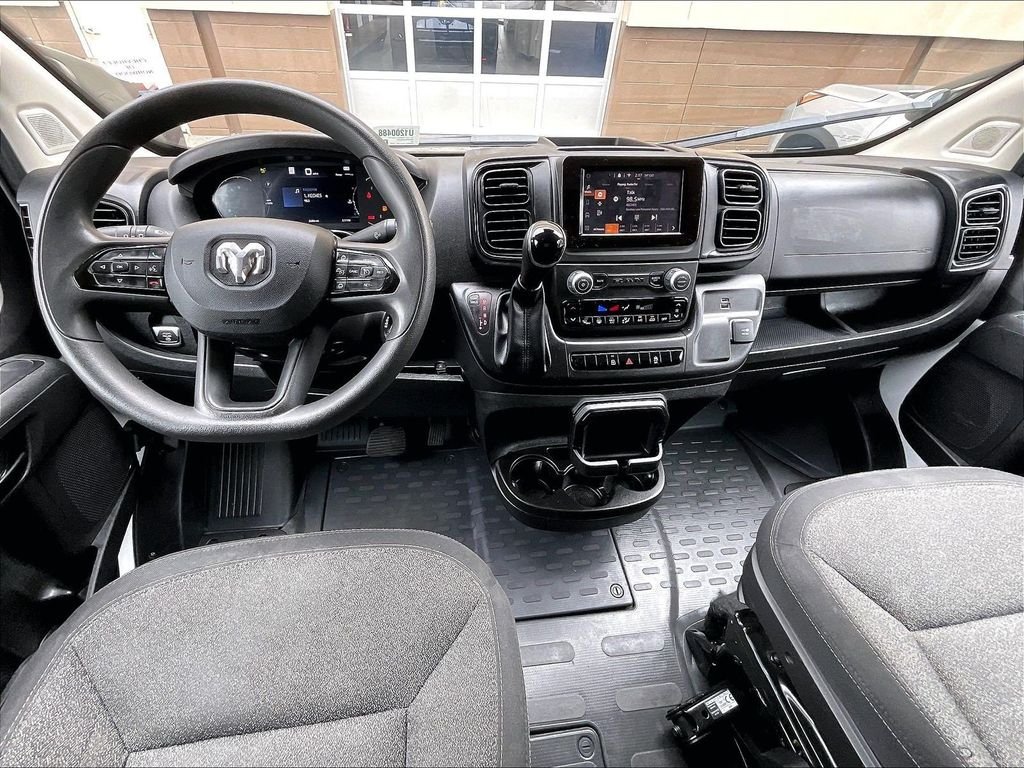 Used 2025 White Ram Base image 17