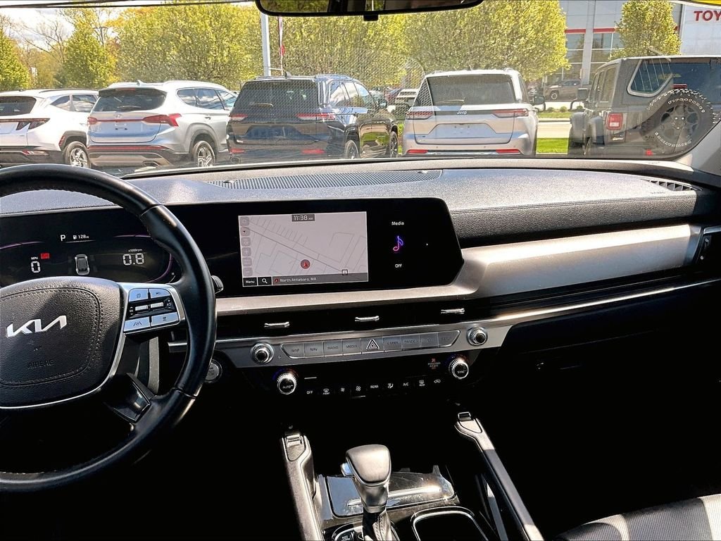 Used 2024 White Kia S image 19