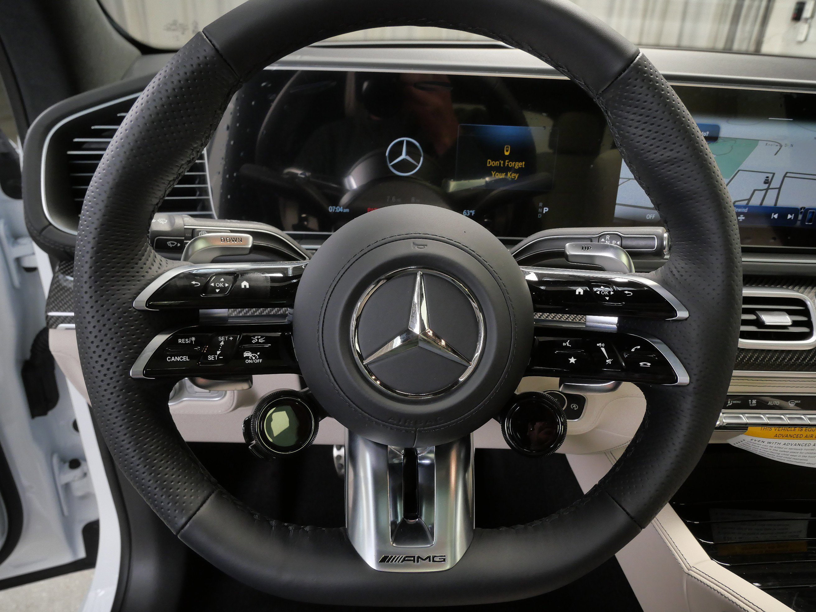 New 2026 MANUFAKTUR Moonlight White Metallic Mercedes-Benz AMG® GLE 63 S 4MATIC+ SUV image 14