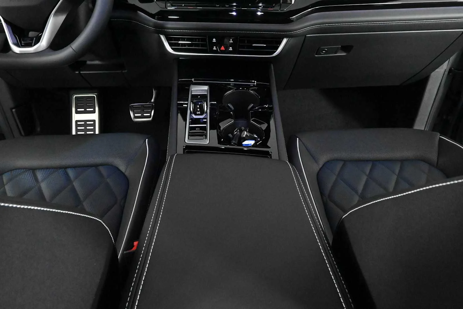 New 2026 Pure Gray Volkswagen 2.0T SEL Premium R-Line image 18
